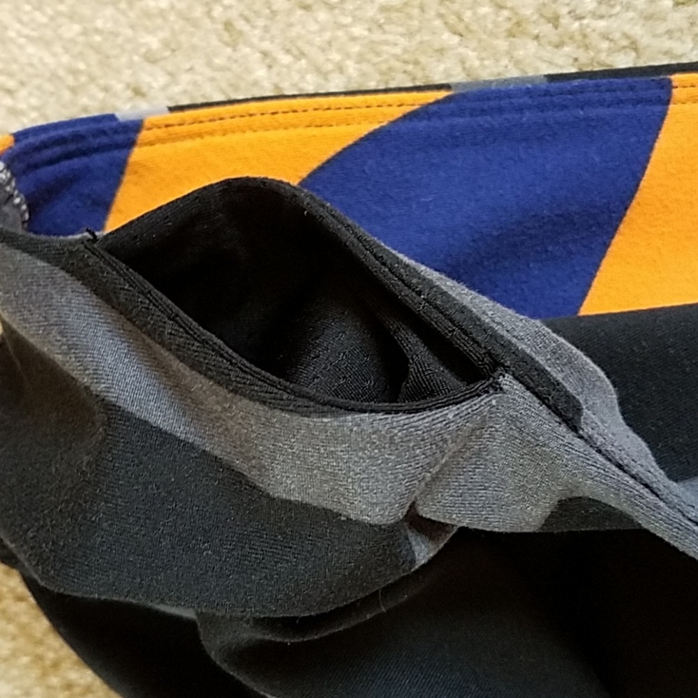 Fabletics capri abstract pattern yoga/running - Picture 3 of 6